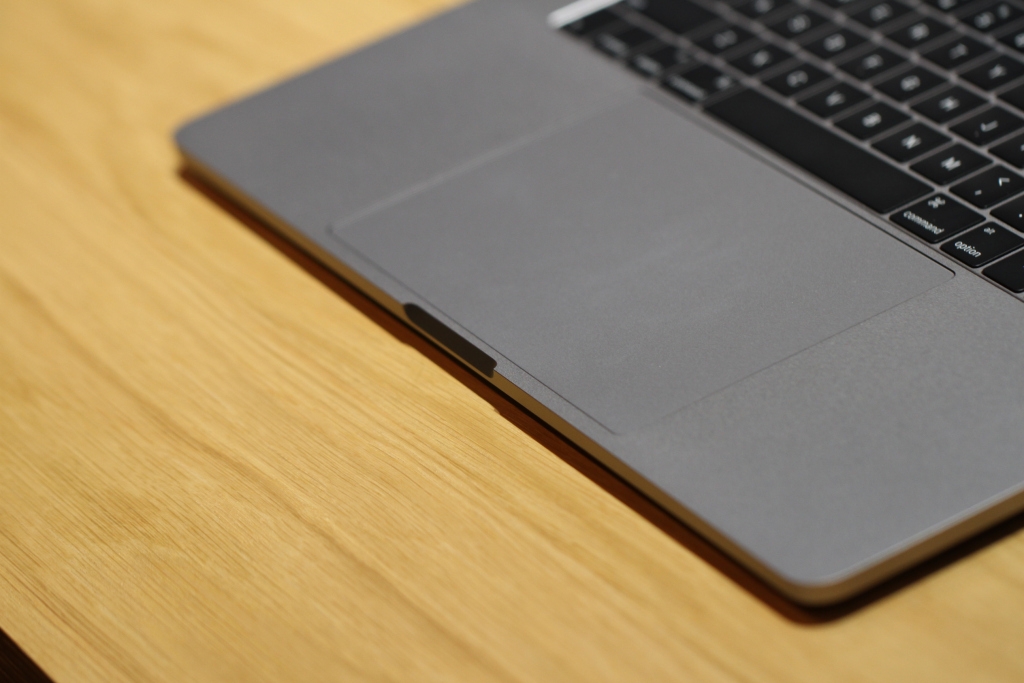 can anh apple macbook pro moi mong nhe manh me them nhieu tinh nang