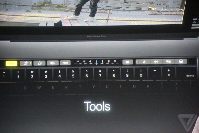 tat ca nhung dieu ban co the lam voi touch bar tren macbook pro moi