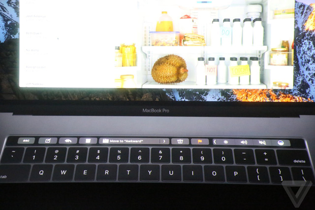 tat ca nhung dieu ban co the lam voi touch bar tren macbook pro moi