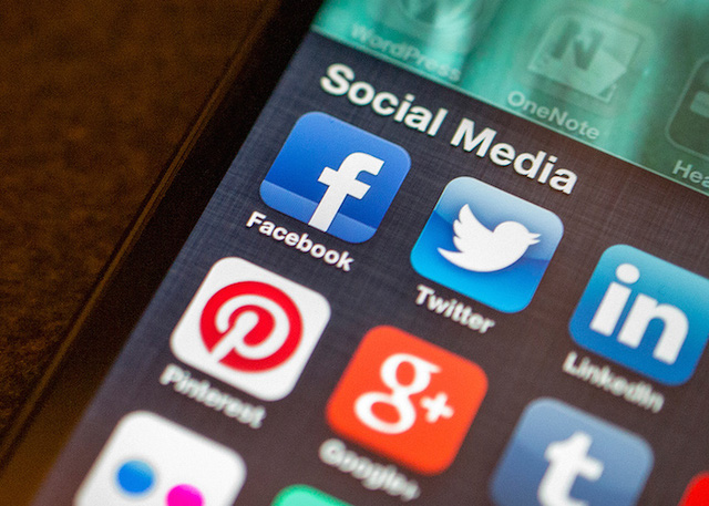 facebook da va dang thay doi cach chung ta doc bao nhu the nao