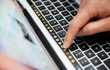 Bộ phận thú vị nhất trên MacBook Pro mới của Apple là do Samsung sản xuất