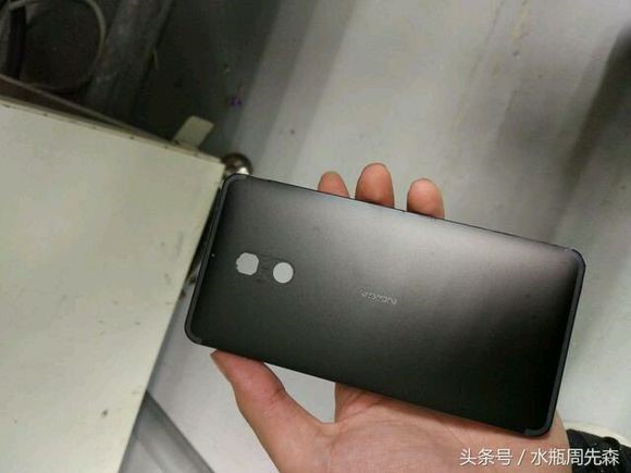 ro ri nhung hinh anh duoc cho la smartphone android moi cua nokia