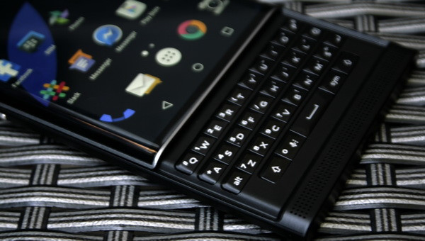 ceo blackberry kha ng di nh smartphone vo i ba n phi m qwerty huye n thoa i sa p duo c ra ma t