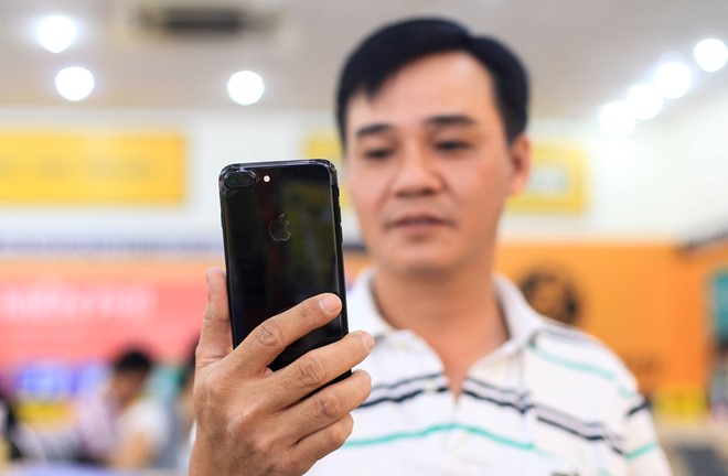 iphone 7 va 7 plus da len ke o viet nam nha mang ban gia tu 92 trieu dong