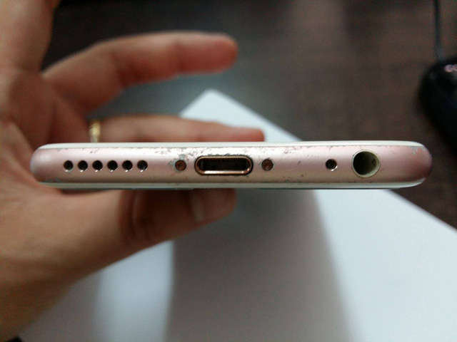 iphone 7 cung bi troc son chang khac gi iphone 6s chat luong gia cong cua apple ngay cang te