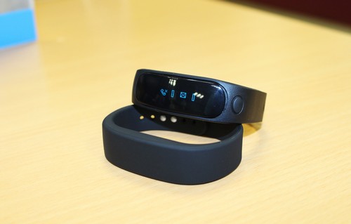 smartband kem chat luong ban tran lan