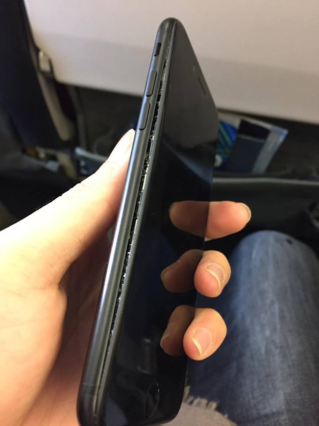 viet nam moi mua 1 tuan iphone 7 da bi phu pin nhung rat may la chua phat no tren may bay