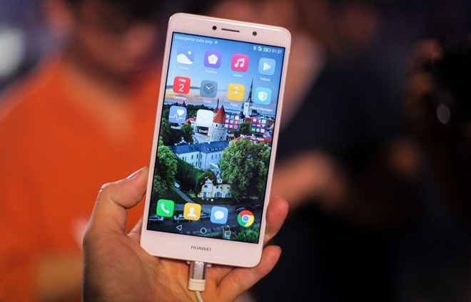 samsung se gioi thieu 2 mau smarphone quotman hinh gapquot vao dau nam 2017