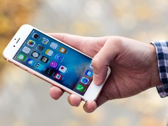 con khung hoang iphone 6s cua apple dang lon dan