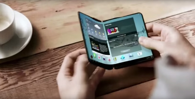 samsung se gioi thieu 2 mau smarphone quotman hinh gapquot vao dau nam 2017