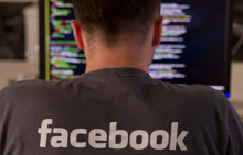Facebook gặp lỗi tự động hiển thị bài viết cũ