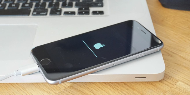 apple khoa khong cho phep nguoi dung ha cap tu ios 102 xuong phien ban thap hon
