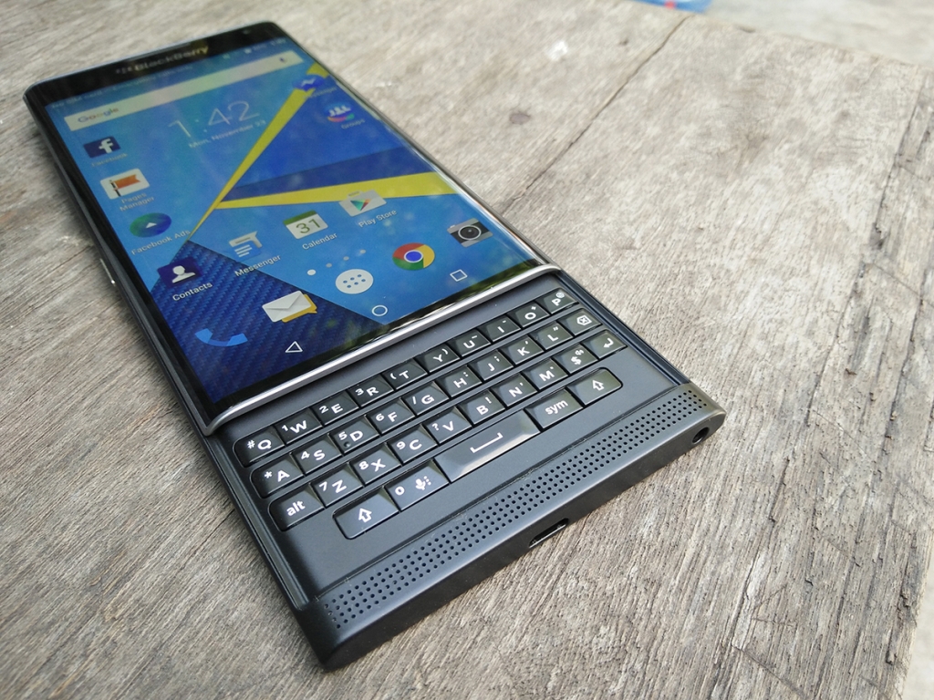 8 smartphone chinh hang mat gia tham hai nhat 2016