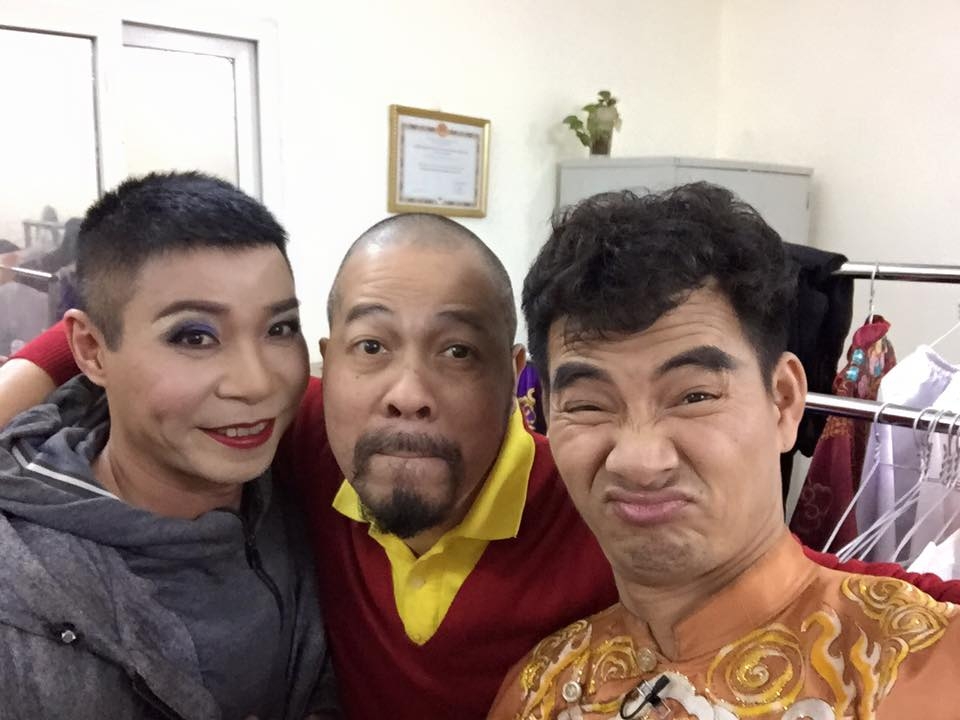 sao viet va cuoc song phia sau anh den san khau
