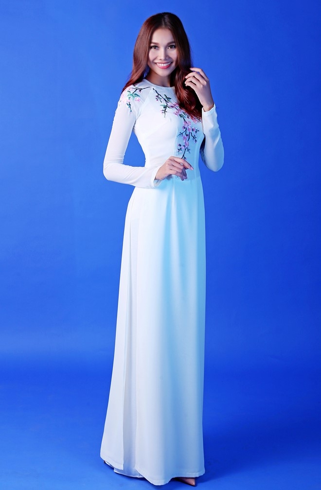 mot ao dai duoc nhieu sao viet khoe dip gan tet