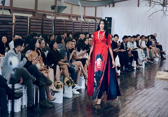 mot ao dai duoc nhieu sao viet khoe dip gan tet