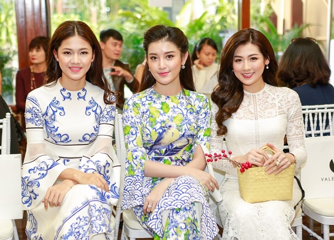 mot ao dai duoc nhieu sao viet khoe dip gan tet