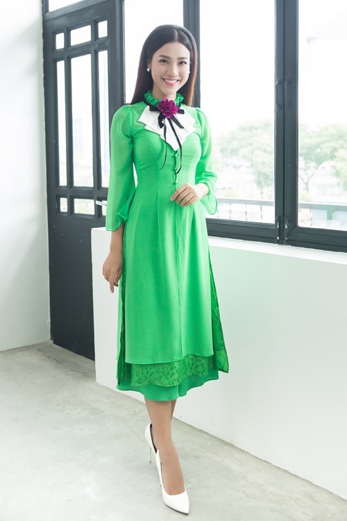 mot ao dai duoc nhieu sao viet khoe dip gan tet