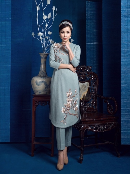 mot ao dai duoc nhieu sao viet khoe dip gan tet