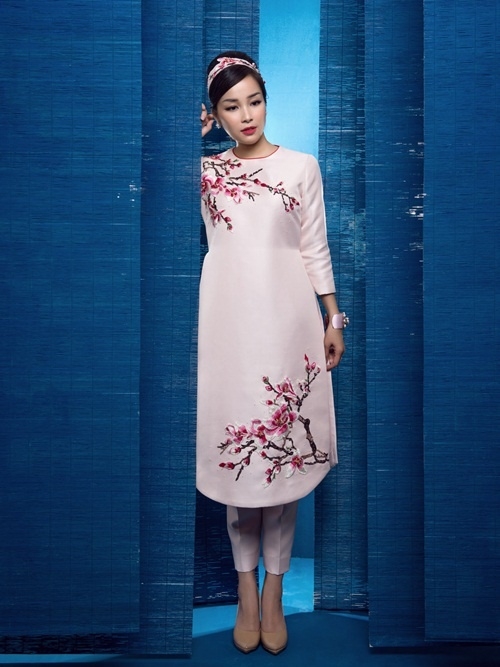 mot ao dai duoc nhieu sao viet khoe dip gan tet
