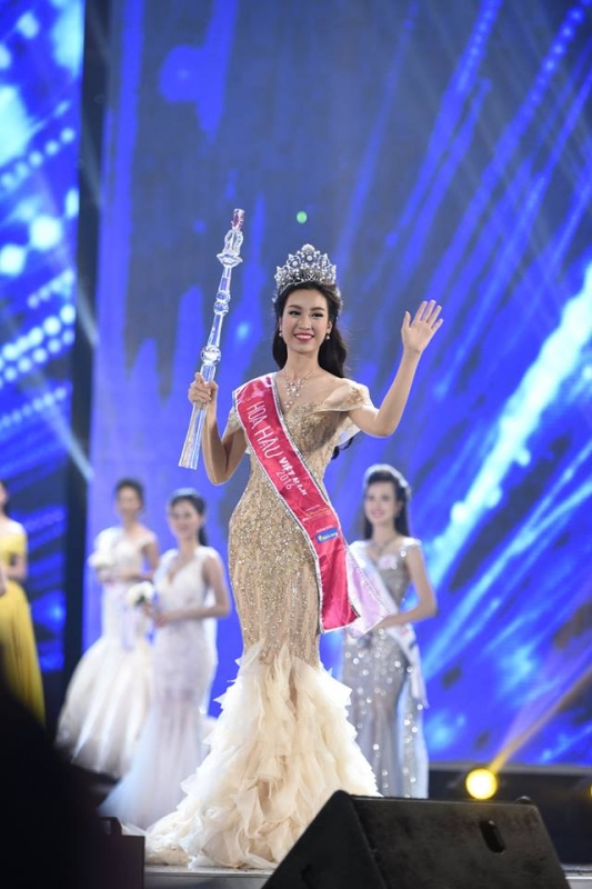 hanh trinh cham tay toi vuong mien cua tan hoa hau do my linh