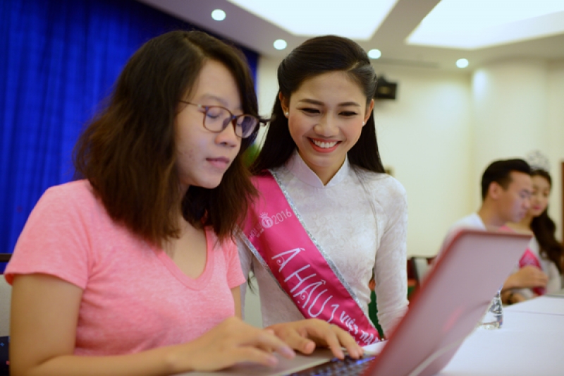 a hau thuy dung tiet lo mau hinh ban trai ly tuong