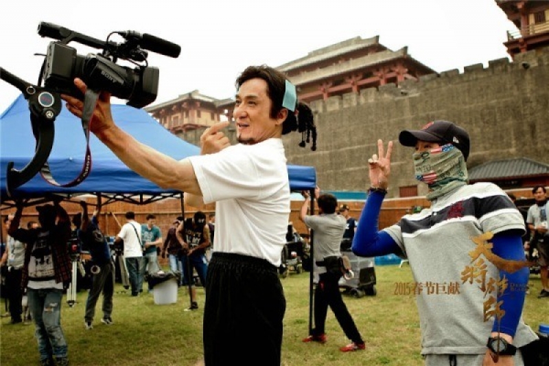 thanh long nhan giai oscar danh du o tuoi 62