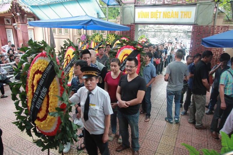 xuc dong le vieng nghe si uu tu han van tinh