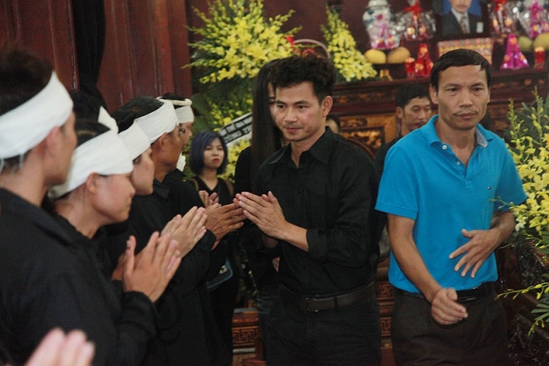 nhung hinh anh day xuc dong tai le tang nghe si han van tinh