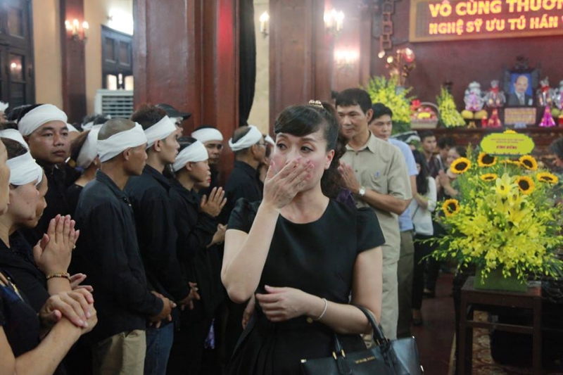 nhung hinh anh day xuc dong tai le tang nghe si han van tinh