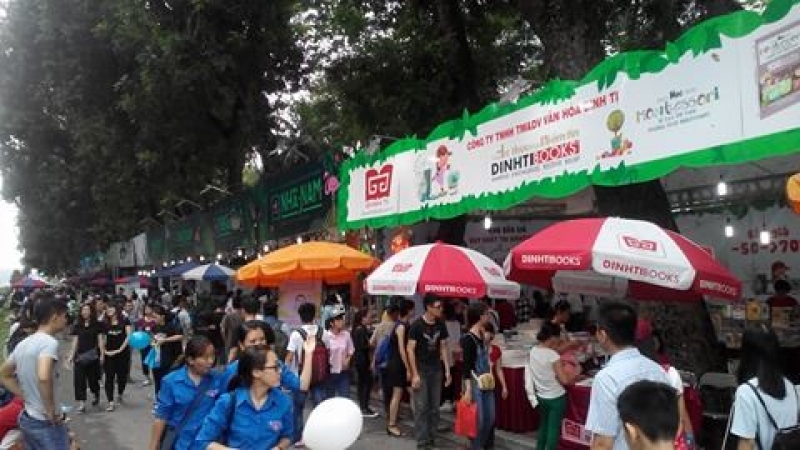 gioi tre hao hung tham gia hoi sach mua thu 2016