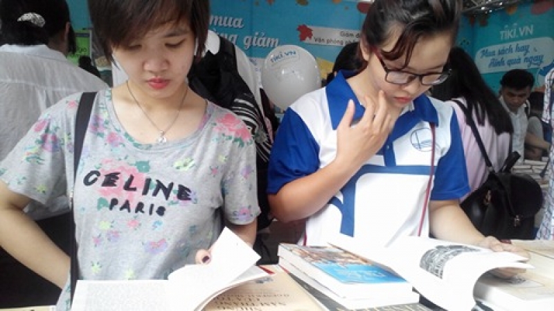 gioi tre hao hung tham gia hoi sach mua thu 2016