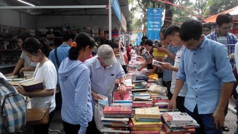 gioi tre hao hung tham gia hoi sach mua thu 2016