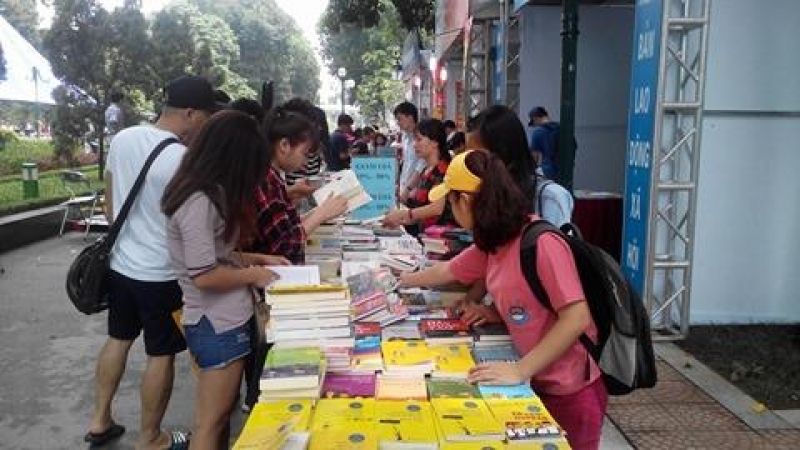 gioi tre hao hung tham gia hoi sach mua thu 2016