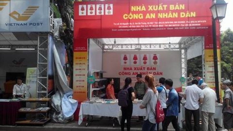 gioi tre hao hung tham gia hoi sach mua thu 2016