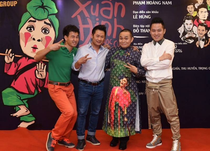 xuan hinh mang nhieu cai la trong liveshow cheo ki niem 40 nam nghe dien