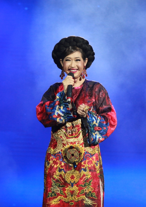 ca si y lan tieng chim hoa mi khong co tuoi