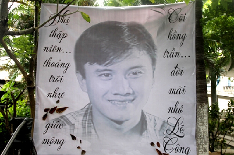 nguoi yeu cu dong nghiep vieng mo le cong tuan anh