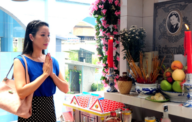 nguoi yeu cu dong nghiep vieng mo le cong tuan anh