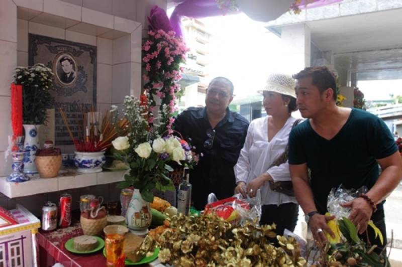 nguoi yeu cu dong nghiep vieng mo le cong tuan anh