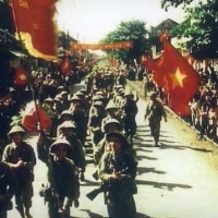 nhung nu cuoi trong ngay bo doi tien ve ha noi tiep quan thu do 64 nam truoc