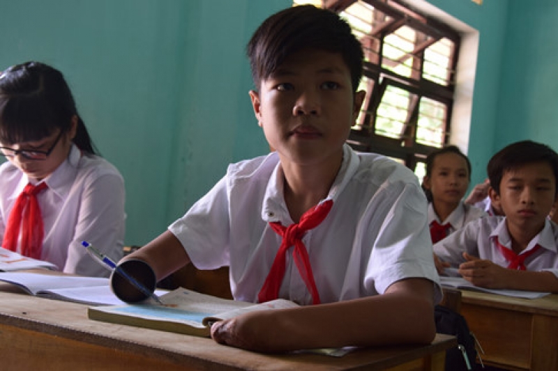 nam sinh lop 8 ho bien ong nhua thanh doi tay ve uoc mo