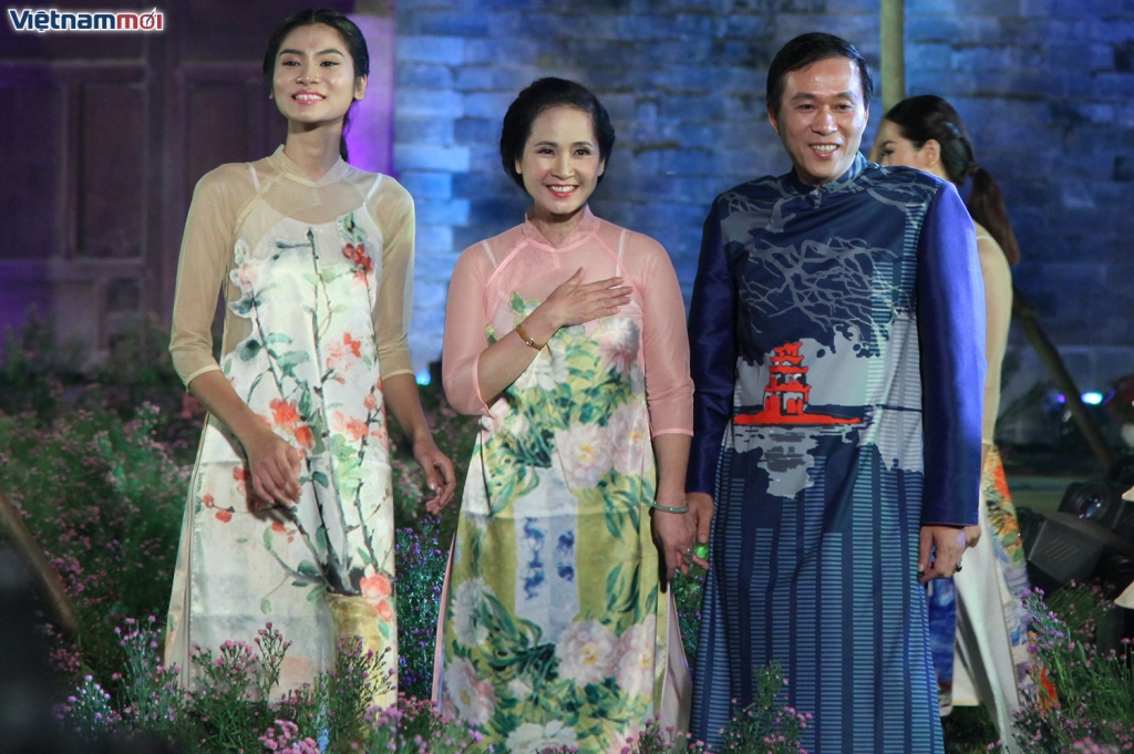 ngam nguoi con gai viet yeu kieu trong ta ao dai truyen thong
