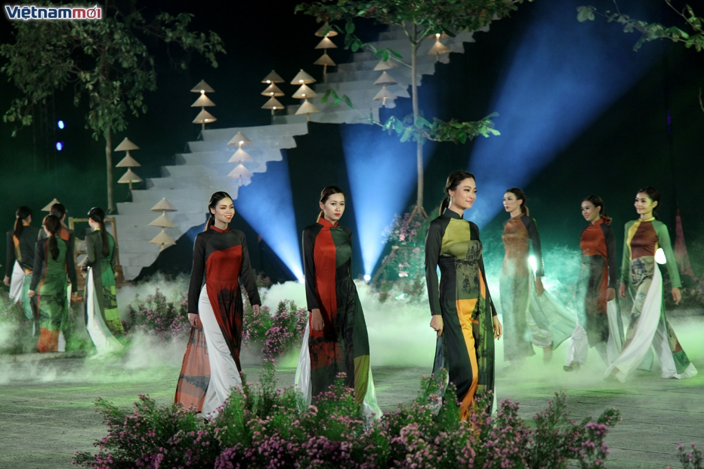 ngam nguoi con gai viet yeu kieu trong ta ao dai truyen thong