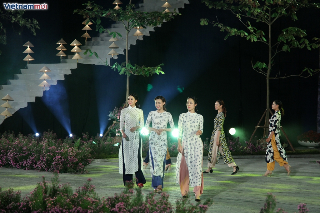ngam nguoi con gai viet yeu kieu trong ta ao dai truyen thong