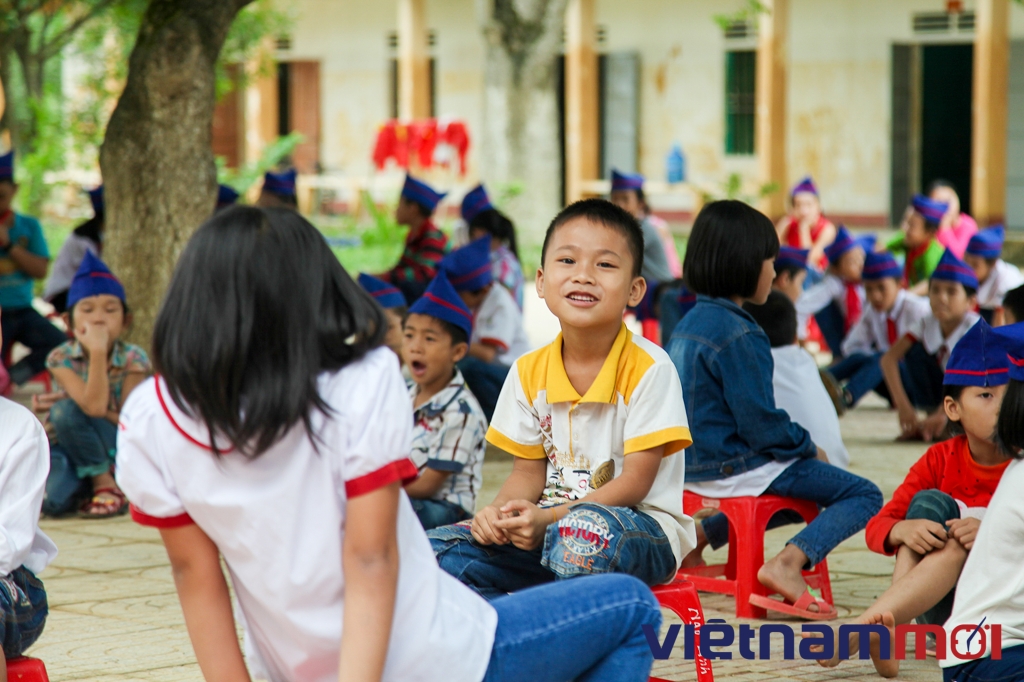 khoanh khac an tuong ngay dau tien di hoc lai cua hoc sinh ha tinh