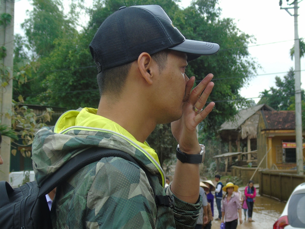 phan anh bat khoc khi den mien trung
