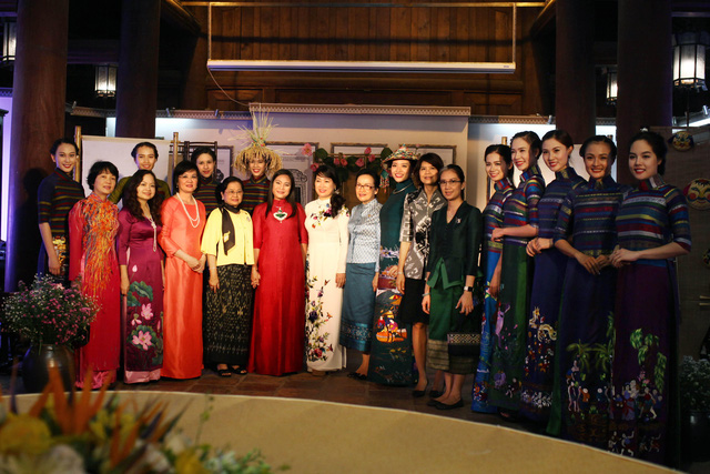 BST áo dài Lan Hương ra mắt phu nhân nguyên thủ các nước tới Hà Nội bst ao dai lan huong ra mat phu nhan nguyen thu cac nuoc toi ha noi