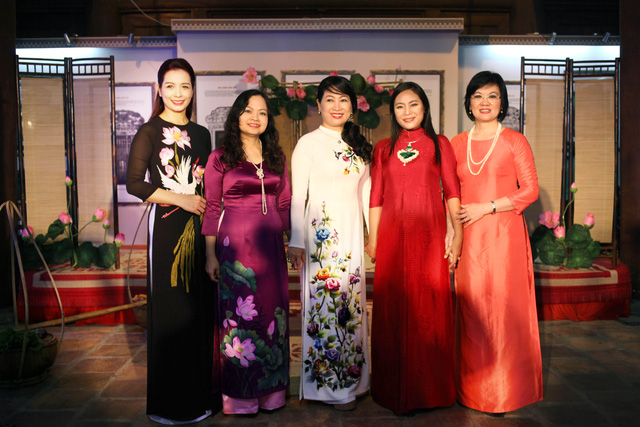 bst ao dai lan huong ra mat phu nhan nguyen thu cac nuoc toi ha noi