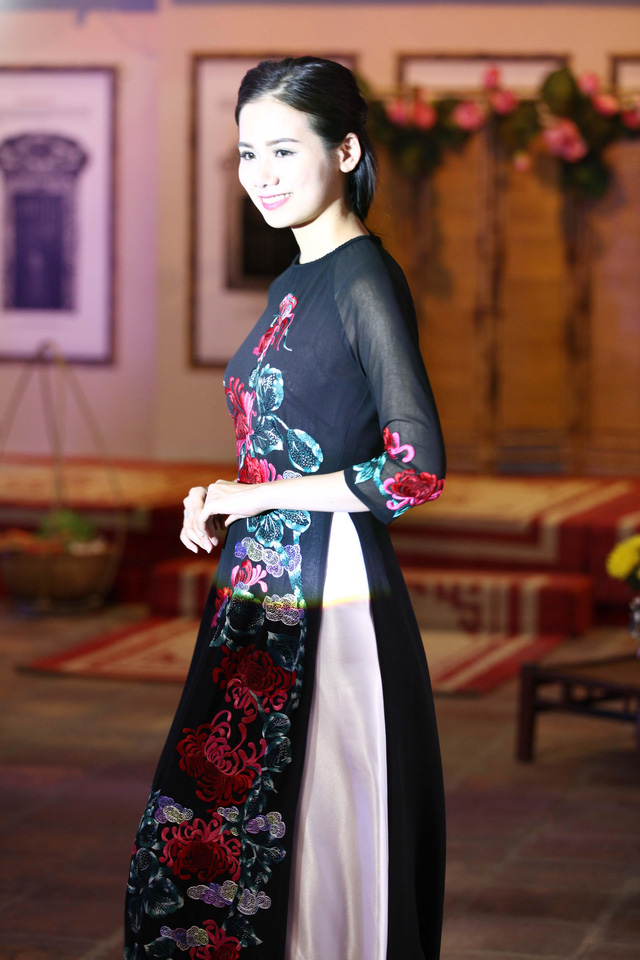 bst ao dai lan huong ra mat phu nhan nguyen thu cac nuoc toi ha noi